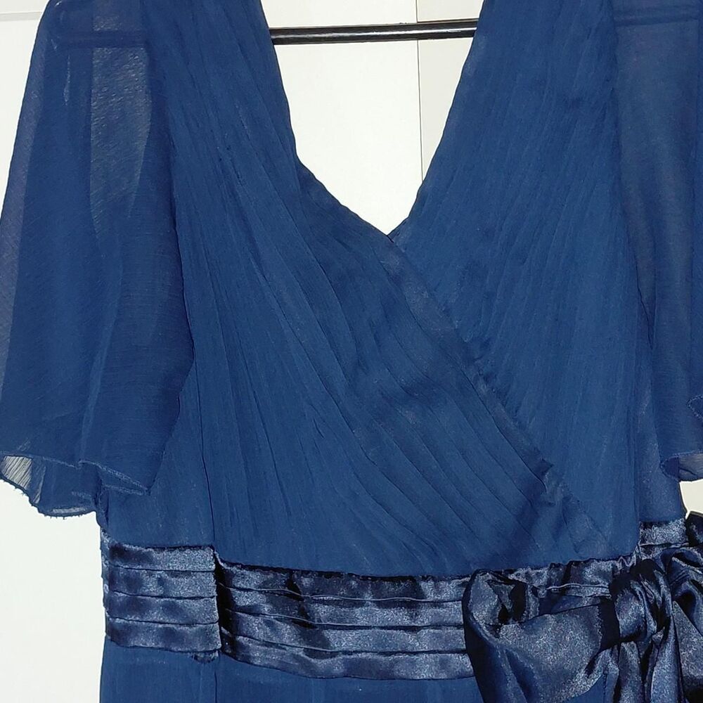 Roaman-s Women's Blue and Navy Flowing, Feminine Maxi Dress Sz16
